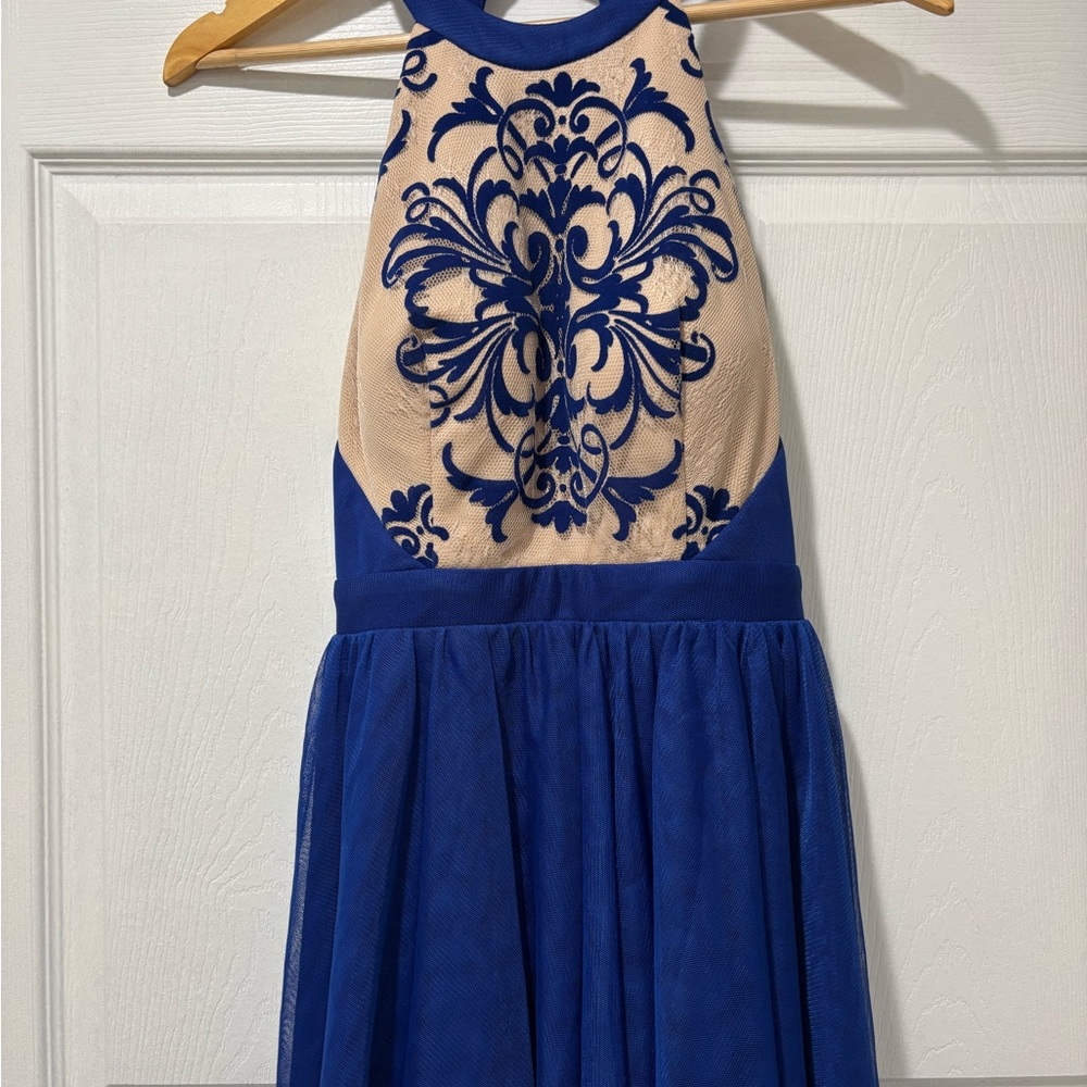 Elegant Blue and Cream Backless Dress
